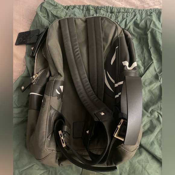 Valentino Garavani Unisex Tiger Studs Backpack In Green - Picture 6 of 14